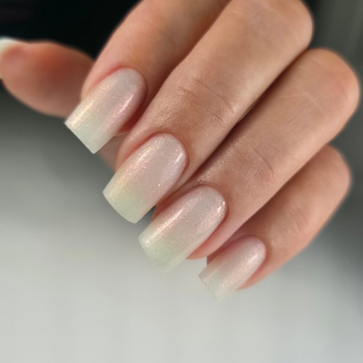 Viršutinis gelinio lako sluoksnis (top coat) „Pink shimmer top coat“, 15 ml - Image 3